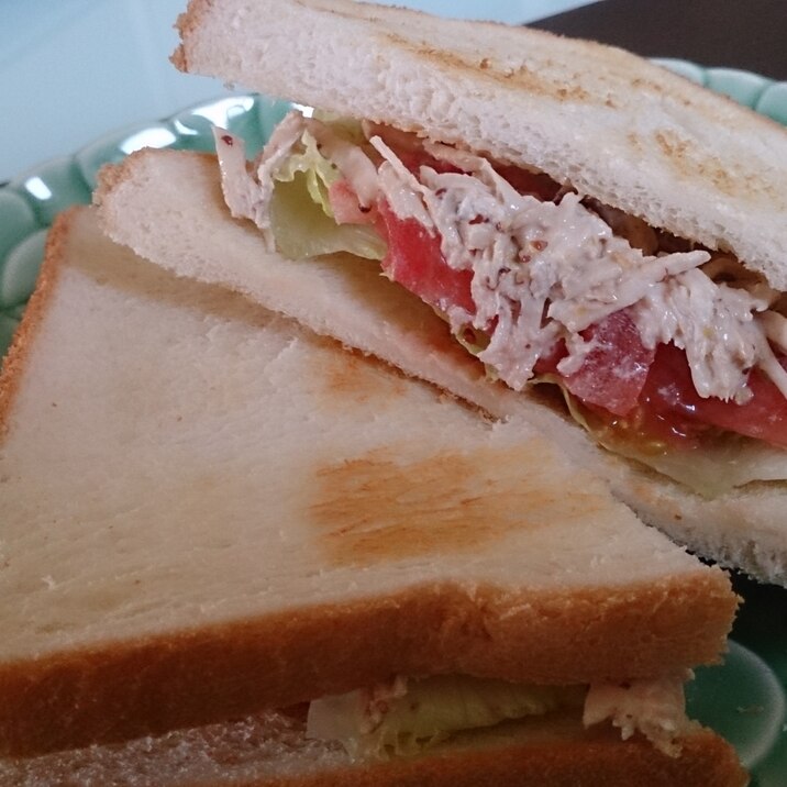 鶏むね肉と野菜のサンド！